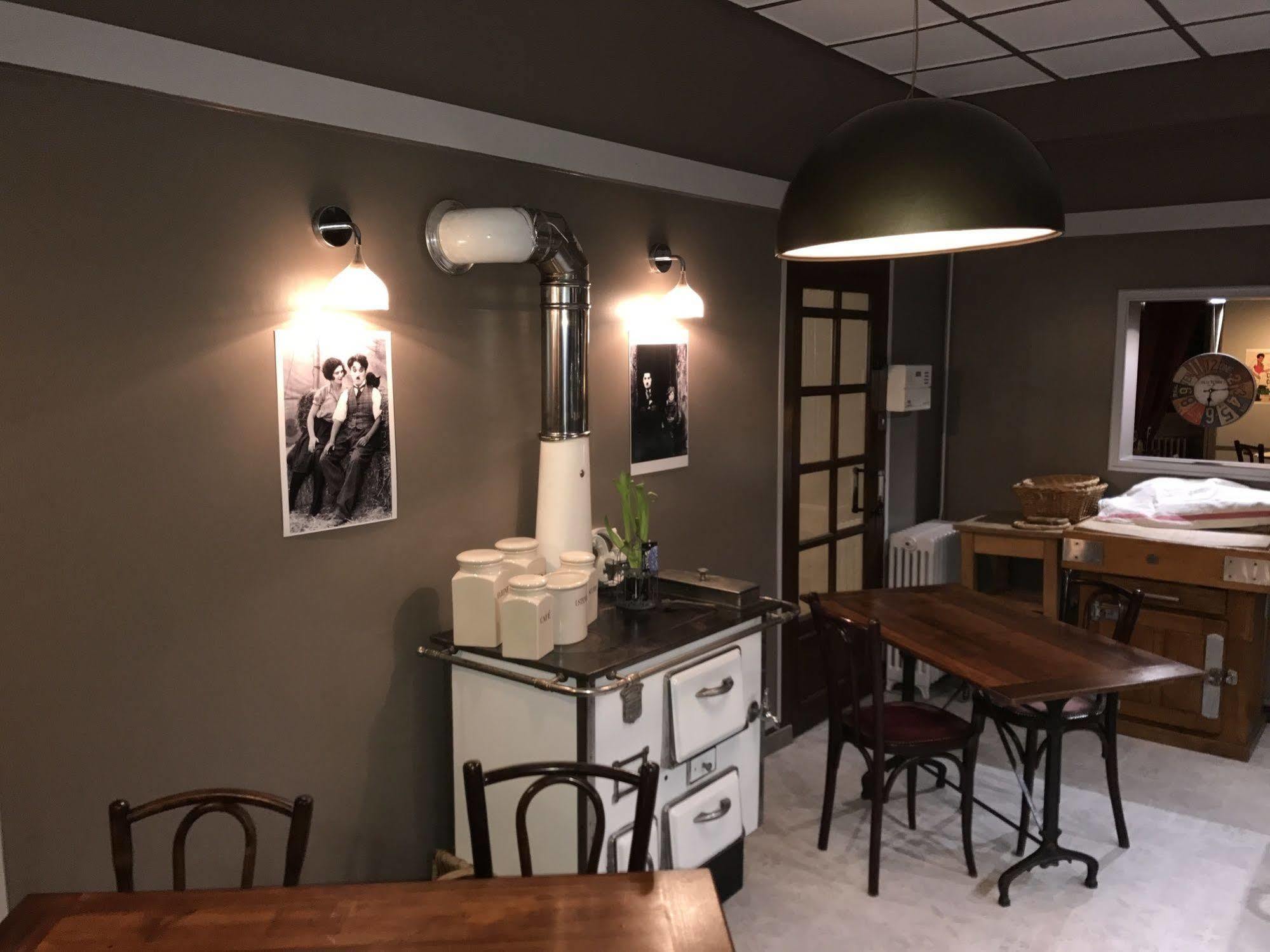 L'Edgar Hotel Port-Lesney Eksteriør billede